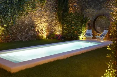 Jardín al aire libre en Llimona Suites - Adults Only