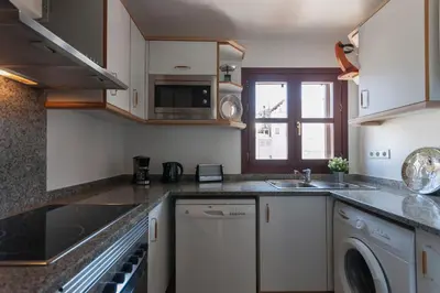 Una cocina o zona de cocina en Lets Holidays Centric apartment with parking 2