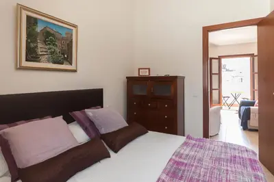 Cama o camas de una habitación en Lets Holidays Centric apartment with parking 2