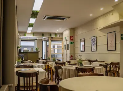 Un restaurante o sitio para comer en Can Setmanes by CozyCatalonia - Hostal Central Blanes