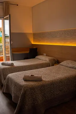 Cama o camas de una habitación en Can Setmanes by CozyCatalonia - Hostal Central Blanes
