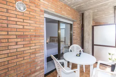 Un balcón o terraza de HomeHolidaysRentals Frida