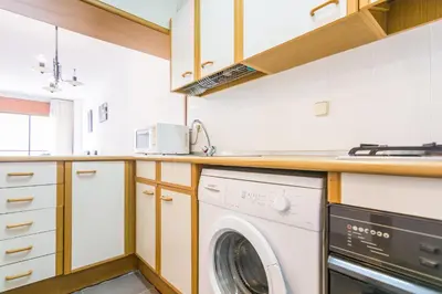 Una cocina o zona de cocina en HomeHolidaysRentals Frida