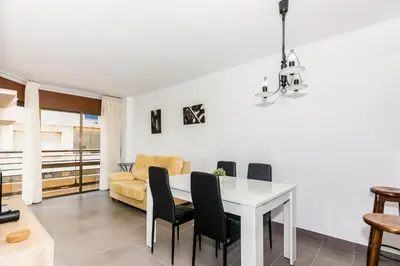 Una cocina o zona de cocina en HomeHolidaysRentals Frida