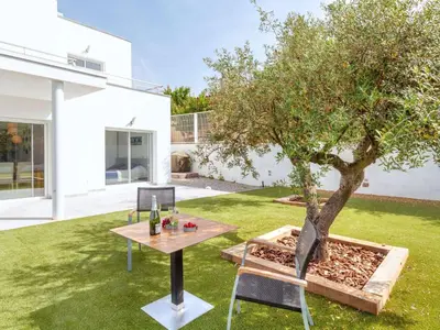 Jardín al aire libre en Holiday Home Almendro by Interhome