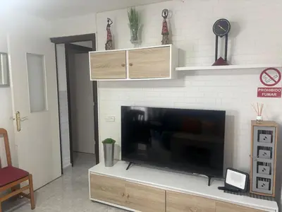 Una televisión o centro de entretenimiento en BRAVAHOLIDAYS-111-Kristel 4