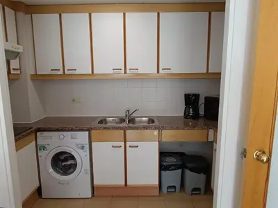 Una cocina o zona de cocina en BRAVAHOLIDAYS-250-Poblet