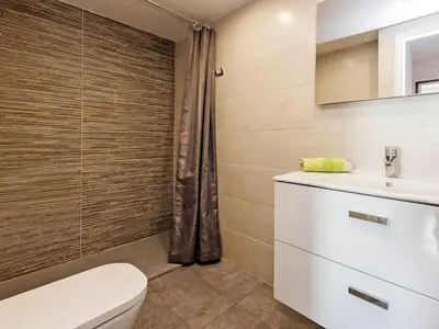 Un baño de Apartment Paisos Catalans by Interhome
