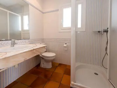 Un baño de Holiday Home Estiu by Interhome