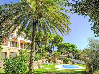 Jardín al aire libre en Holiday Home Puig Romani-1 by Interhome