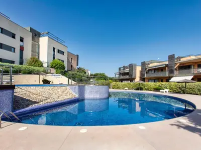 Piscina en o cerca de Apartment Jardins Sa Boadella by Interhome