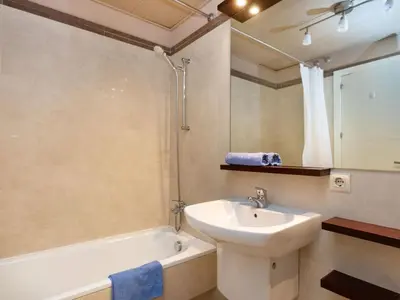 Un baño de Apartment Jardins Sa Boadella by Interhome