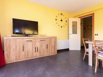 Una televisión o centro de entretenimiento en Apartment Santa Cruz by Interhome