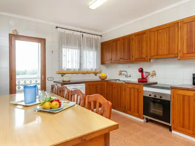Una cocina o zona de cocina en Holiday Home Can Cals by Interhome