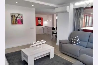 Zona de estar de Apartamento totalmente reformado en 1ª linea