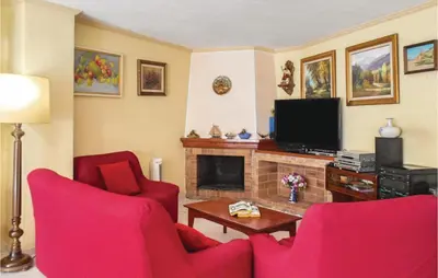 Una televisión o centro de entretenimiento en Pet Friendly Apartment In Tossa De Mar