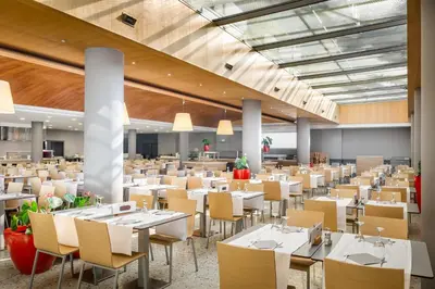 Un restaurante o sitio para comer en ALEGRIA Caprici Verd 4 SUP