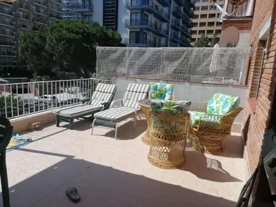 Un balcón o terraza de APARTAMENTO CON WIFI Y PISCINA EN BLANES FRENTE A LA PLAYA - Costa Brava