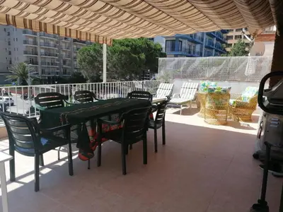 Un balcón o terraza de APARTAMENTO CON WIFI Y PISCINA EN BLANES FRENTE A LA PLAYA - Costa Brava