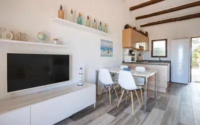 Una cocina o zona de cocina en Casa Blanca 34 – Piscina y Playa Privada Wifi