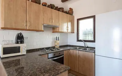 Una cocina o zona de cocina en Casa Blanca 34 – Piscina y Playa Privada Wifi