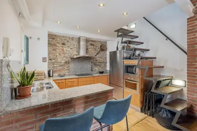 Una cocina o zona de cocina en Apartamento dúplex en el Barri Vell, Girona