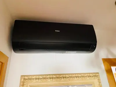 Una televisión o centro de entretenimiento en Apartamento con terraza y piscina en Malgrat de Mar