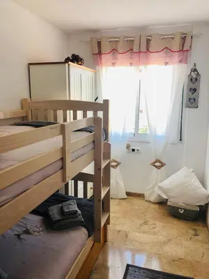 Cama o camas de una habitación en Apartamento con terraza y piscina en Malgrat de Mar