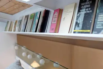 Biblioteca en el apartamento