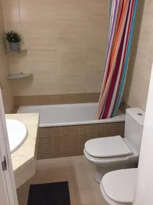 Un baño de Luxury Apartment Accommodation, next to beach & train station Calella