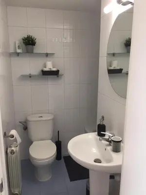 Un baño de Luxury Apartment Accommodation, next to beach & train station Calella