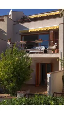 Un balcón o terraza de LLOGUER30 Margaret's Family House with pool and parquing