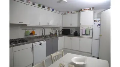 Una cocina o zona de cocina en LLOGUER30 Margaret's Family House with pool and parquing