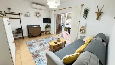 Zona de estar de Casa ANNA - clim,2 chambres, 50 m plage, terrasse 16m2, Wifi