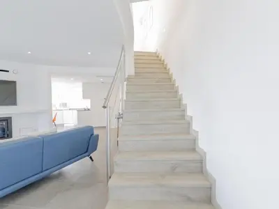 Plano de Villa Saramel con vistas panorámicas al mar