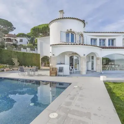 Villa Saramel con vistas panorámicas al mar