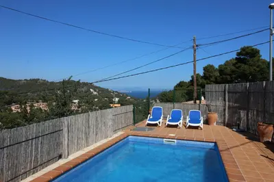 Piscina en o cerca de Casa la Borna