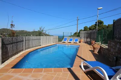 Piscina en o cerca de Casa la Borna