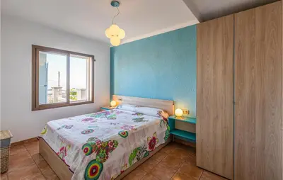 Cama o camas de una habitación en Gorgeous Home In Sant Cebrià De Vallalt