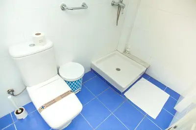 Un baño de AL28 Duplex en la playa, Fenals, Costa Brava