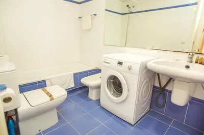 Un baño de AL28 Duplex en la playa, Fenals, Costa Brava