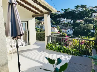 Un balcón o terraza de Mediterranean Villa Investingspain sea view and pool