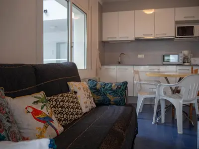 Una cocina o zona de cocina en Petite Marie Apartament acollidor per 2 persones a 2 minuts de la Platja Gran, en ple centre de Platja d'Aro