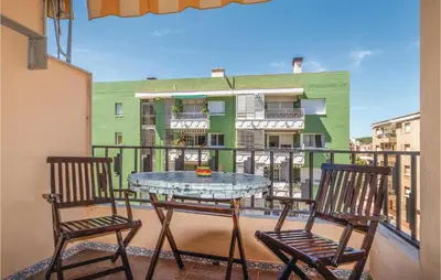 Un balcón o terraza de Gorgeous Apartment In Pineda De Mar