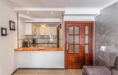 Una cocina o zona de cocina en Gorgeous Apartment In Pineda De Mar
