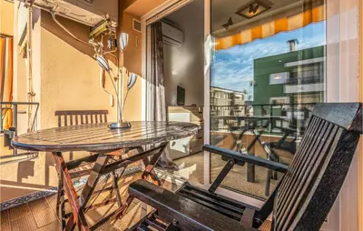 Un balcón o terraza de Gorgeous Apartment In Pineda De Mar