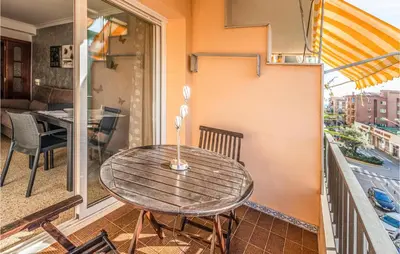 Un balcón o terraza de Gorgeous Apartment In Pineda De Mar