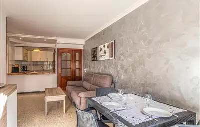 Una cocina o zona de cocina en Gorgeous Apartment In Pineda De Mar
