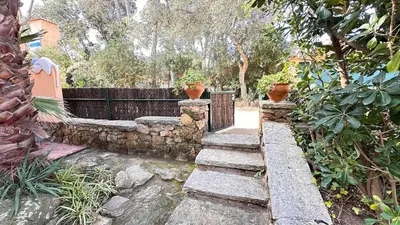 Jardín al aire libre en Casa única con jardín a 45 metros de la playa. BE