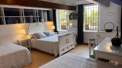 Cama o camas de una habitación en Casa única con jardín a 45 metros de la playa. BE